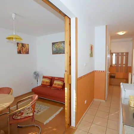 Zoli Apartmanok-kinga Kolcsey 34-36 Apartment *