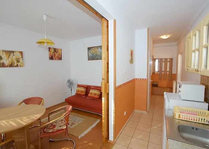 Zoli Apartmanok-kinga Kolcsey 34-36 公寓 *